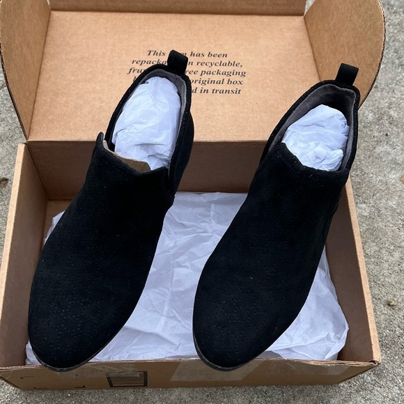 Dr. Scholl’s “Be Energized” Suede Ankle Booties – Black – Size 8W - Picture 4 of 7